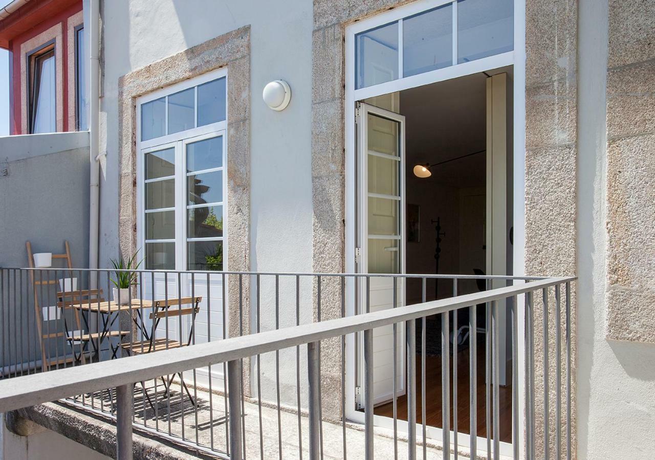 Liiiving In | Secret Balcony Apartment